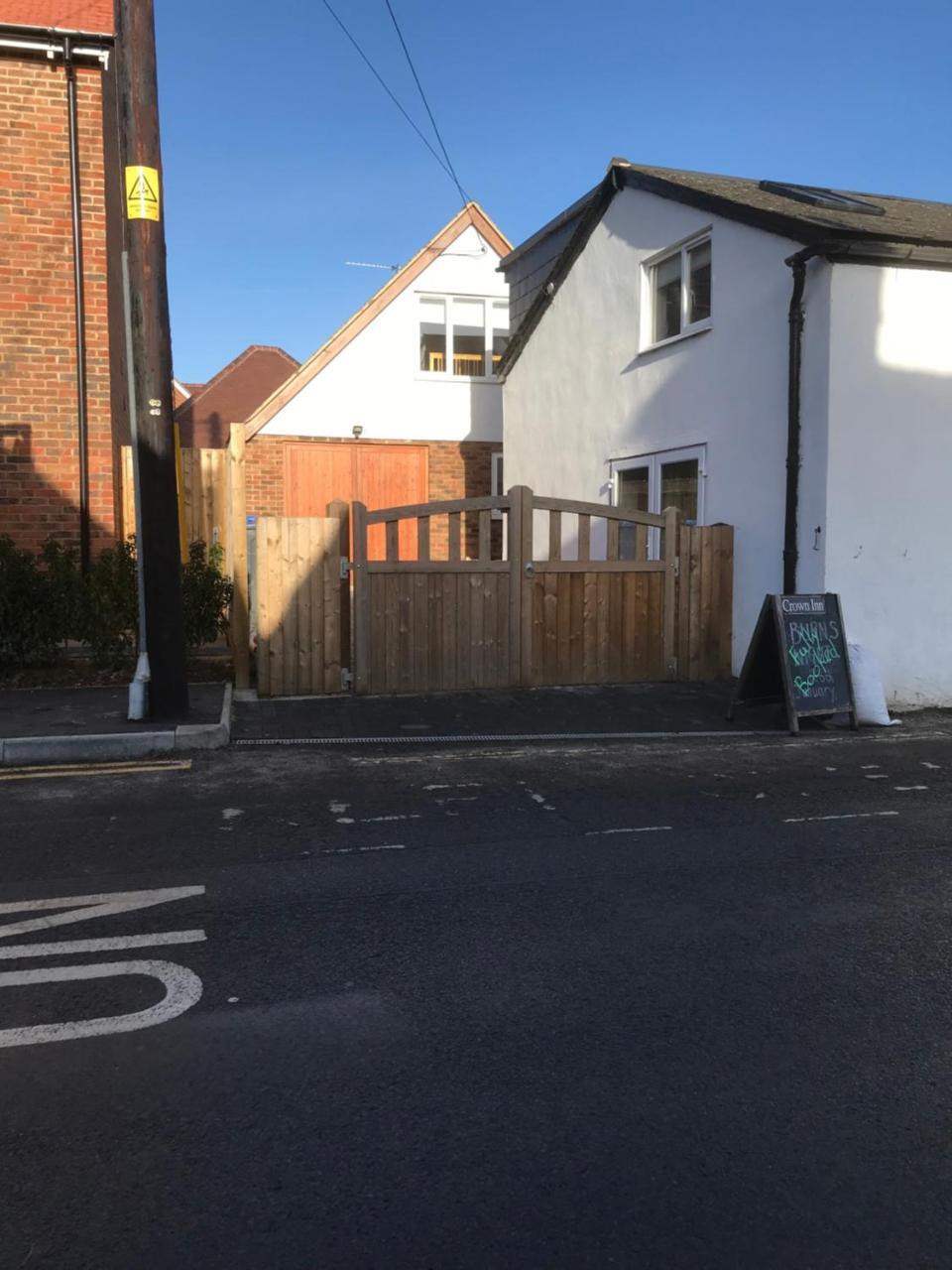 Studio Above Worlds End Microbrewery And Behind The Crown Inn Pewsey Exterior foto
